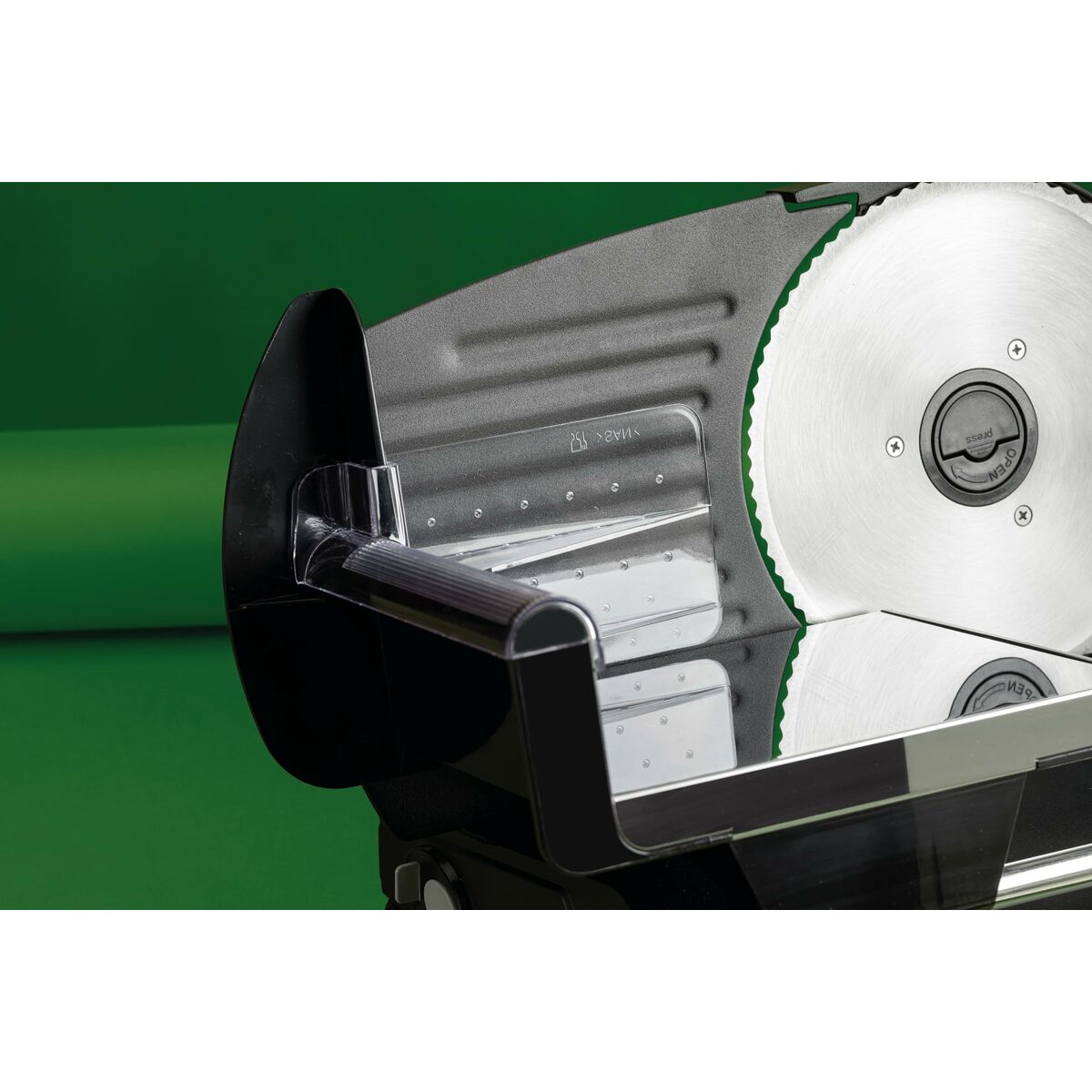 V3HDE5F9E52C52F040F5D42CC3176B94C7CR7002990P5